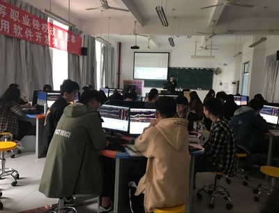 廈門(mén)軟件學(xué)院外語(yǔ)外貿(mào)系 - 具有國(guó)際視野的商業(yè)人才搖籃!